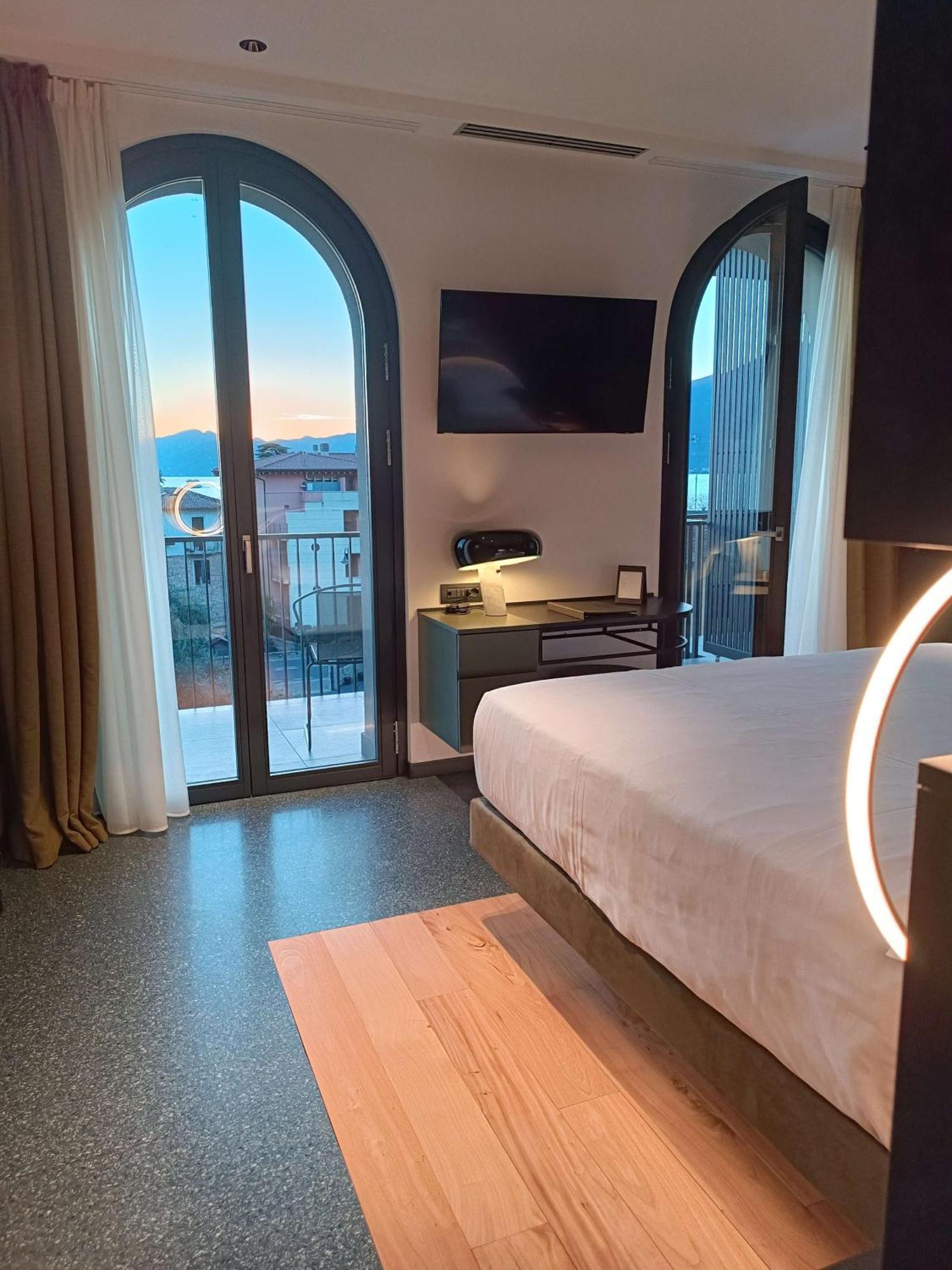 Hotel Ristorante Al Caminetto Worldhotels Crafted Adults Only Тори дел Бенако Екстериор снимка