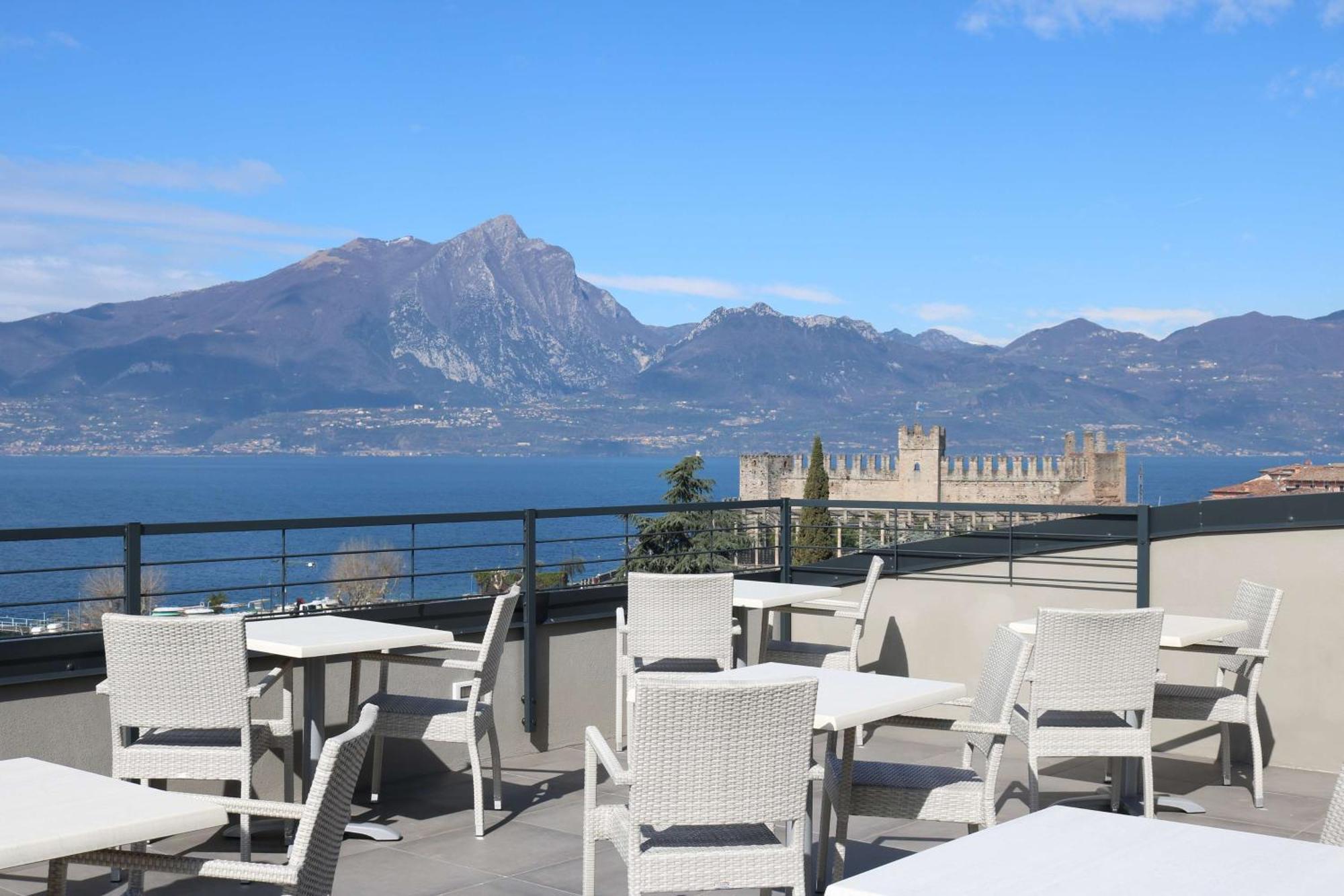 Hotel Ristorante Al Caminetto Worldhotels Crafted Adults Only Тори дел Бенако Екстериор снимка