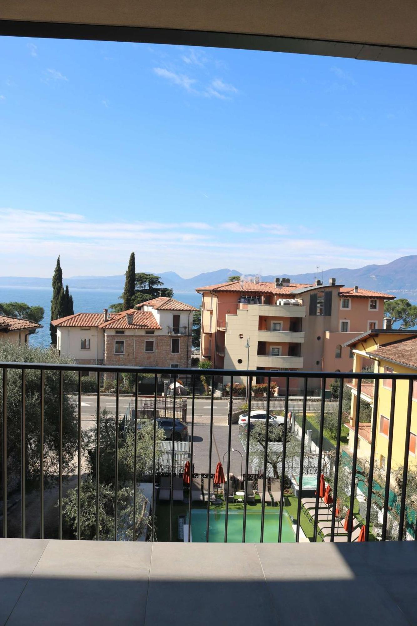 Hotel Ristorante Al Caminetto Worldhotels Crafted Adults Only Тори дел Бенако Екстериор снимка