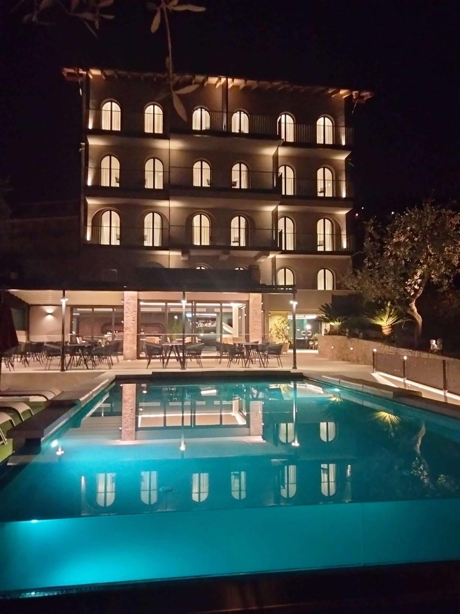 Hotel Ristorante Al Caminetto Worldhotels Crafted Adults Only Тори дел Бенако Екстериор снимка